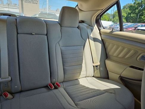 Used 2018 Ford Taurus SE FWD image 15