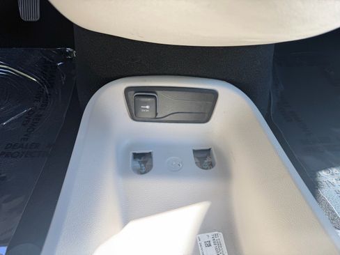 Used 2024 Chrysler Pacifica Touring-L FWD image 36