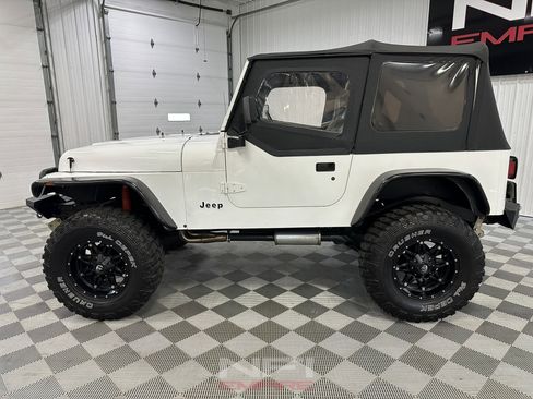 Used 1991 Jeep Wrangler S image 2
