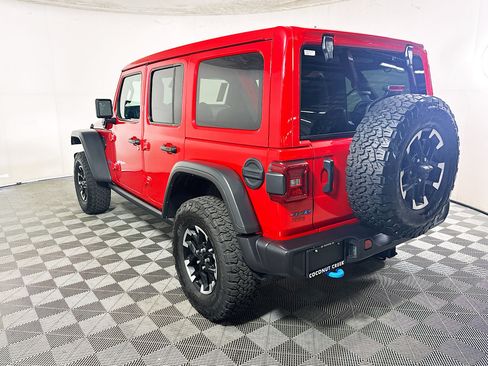 Used 2025 Jeep Wrangler Unlimited Rubicon 4xe w/ Convenience Group AWD/4WD image 5