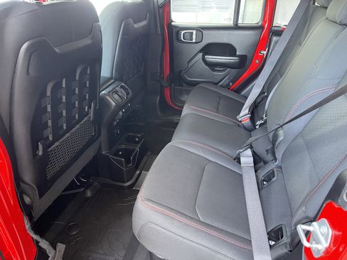 Used 2021 Jeep Gladiator Rubicon AWD/4WD image 12