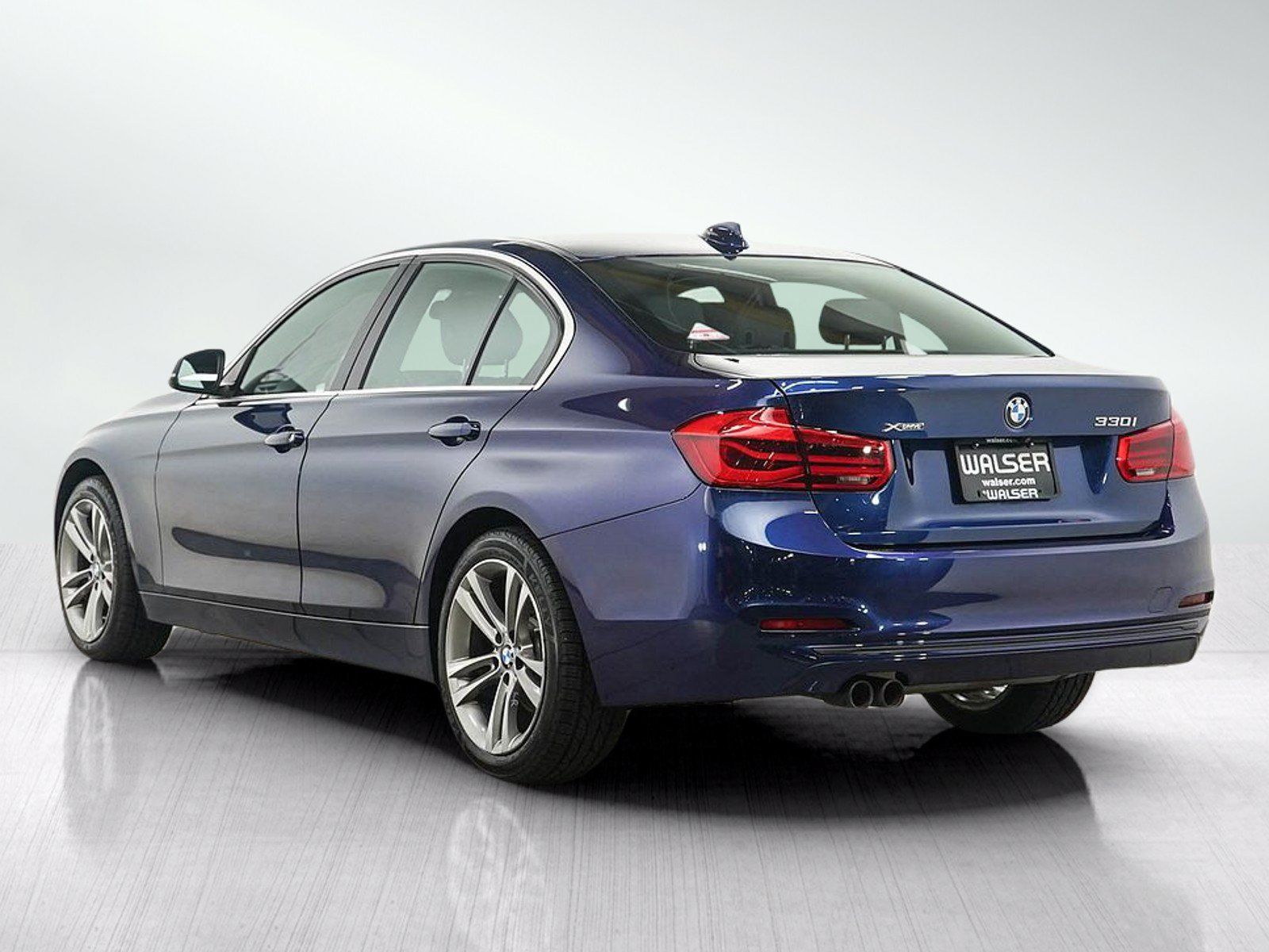 Used 2018 BMW 330i xDrive Sedan AWD/4WD image 3
