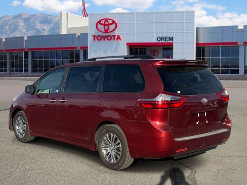 Used 2020 Toyota Sienna XLE FWD image 5