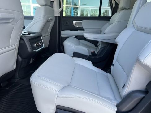 Certified 2025 Ford Expedition Max Platinum w/ Driver's Package image 5