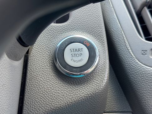 Used 2011 INFINITI G37 Journey w/ Premium Pkg image 25