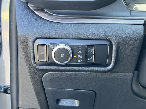 Used 2023 Ford Explorer Limited w/ Limited Technology Package RWD image 19