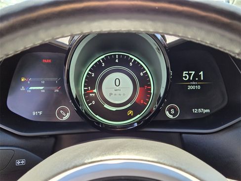 Used 2022 Aston Martin V8 Vantage Coupe image 32