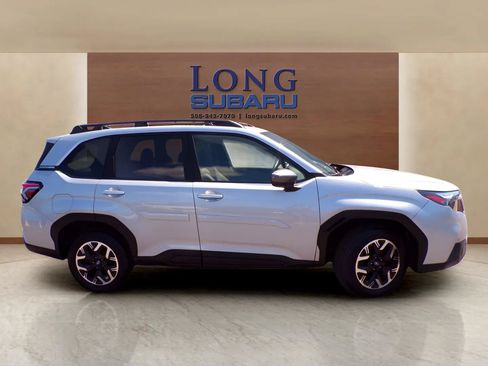 Certified 2025 Subaru Forester Premium AWD/4WD image 6