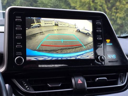 Used 2019 Toyota C-HR XLE image 5