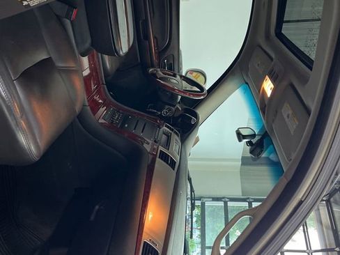 Used 2007 Cadillac Escalade AWD w/ Climate Package image 95