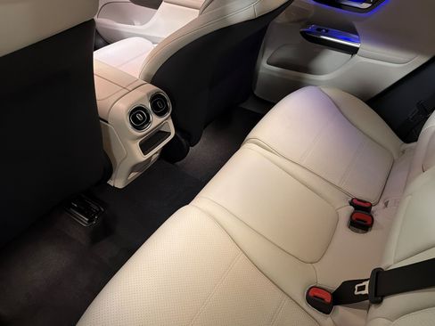 New 2027 Mercedes-Benz GLC 300 image 11