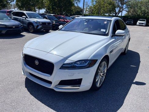 Used 2016 Jaguar XF Prestige image 2