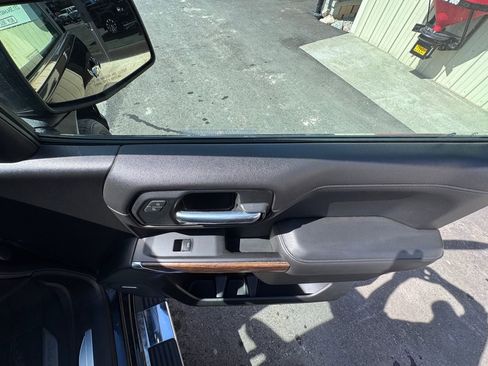 Used 2020 Chevrolet Silverado 1500 High Country w/ Technology Package image 27