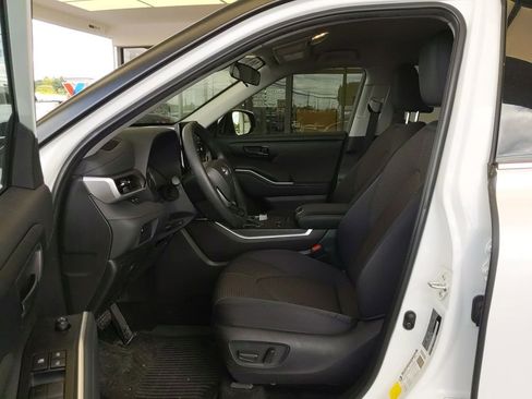 Used 2022 Toyota Highlander L FWD image 12