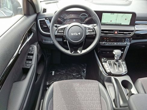 New 2025 Kia Seltos X-Line image 7