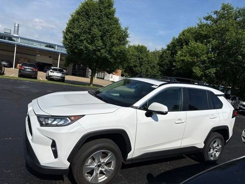 Used 2021 Toyota RAV4 XLE w/ Convenience Package AWD/4WD image 3