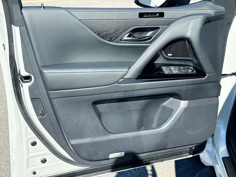 New 2025 Lexus LX 700h Luxury image 17