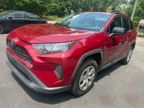 Used 2021 Toyota RAV4 LE FWD image 5