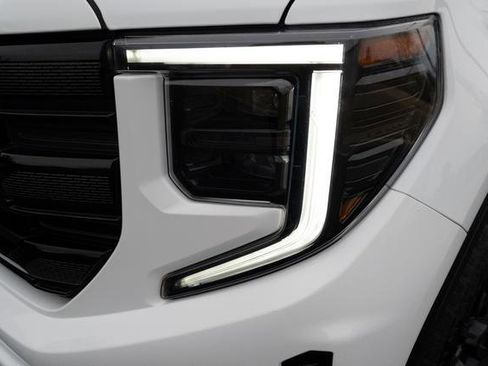 Used 2024 GMC Sierra 1500 Elevation image 39