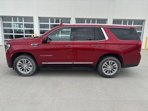 Used 2023 GMC Yukon SLT w/ SLT Premium Package AWD/4WD image 6