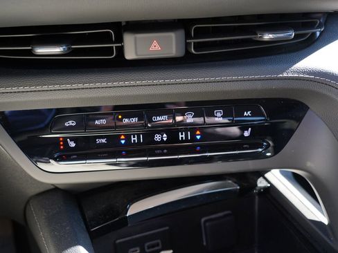 Used 2023 Buick Envision Preferred AWD/4WD image 29