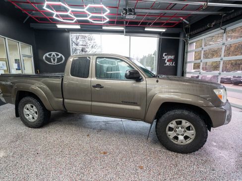 Used 2013 Toyota Tacoma 4x4 Access Cab V6 image 5