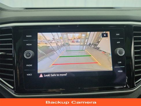 Used 2021 Volkswagen Atlas Cross Sport SEL Premium image 17