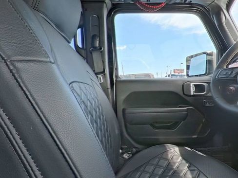 Used 2024 Jeep Gladiator Sport AWD/4WD image 28
