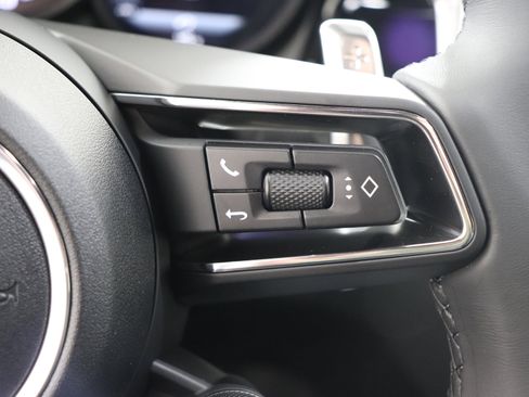 Used 2025 Porsche Macan image 33