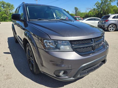Used 2019 Dodge Journey SE w/ Blacktop Package FWD image 3