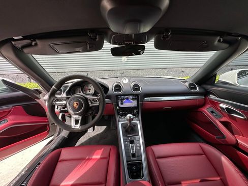 Used 2024 Porsche 718 Boxster image 6