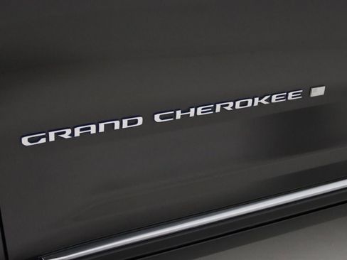 Used 2023 Jeep Grand Cherokee Summit image 27