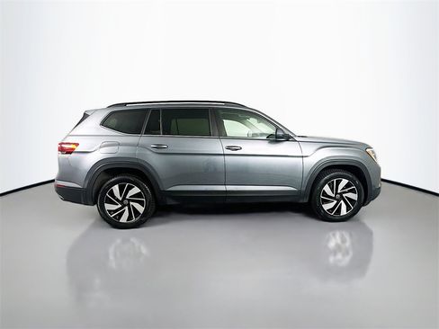 Used 2025 Volkswagen Atlas SE image 15