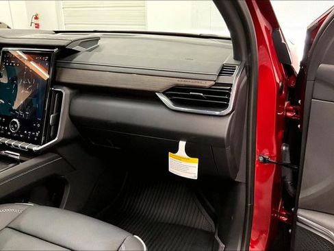 Used 2025 GMC Acadia Denali w/ Super Cruise Package image 19