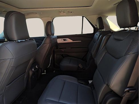 New 2025 Ford Explorer Active w/ Active Comfort Package image 10