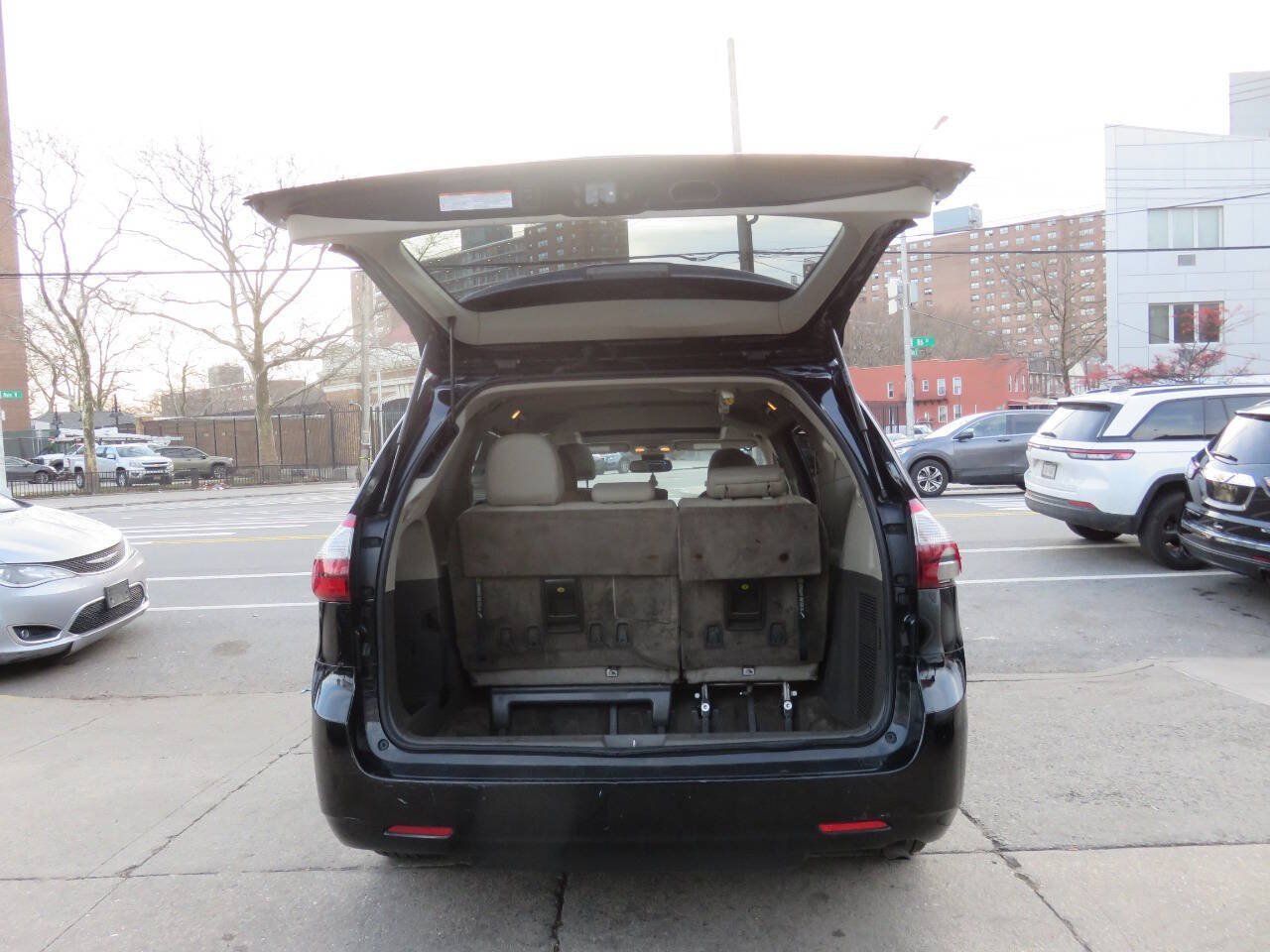 Used 2019 Toyota Sienna XLE FWD image 22