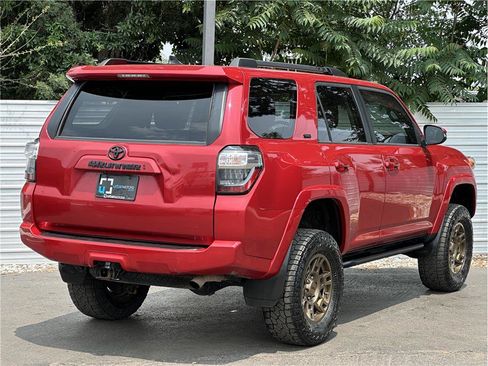 Used 2021 Toyota 4Runner SR5 Premium w/ Moonroof Package AWD/4WD image 10