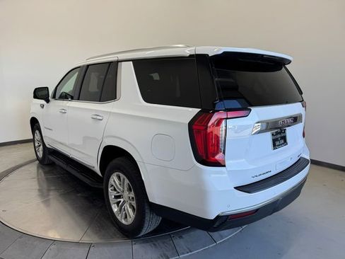 Used 2024 GMC Yukon SLT w/ SLT Luxury Package image 9