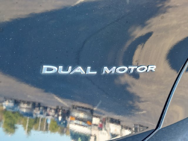 Used 2024 Tesla Model Y Long Range AWD/4WD image 39