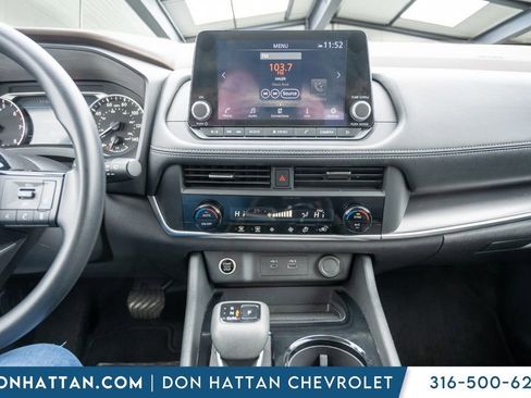 Used 2023 Nissan Rogue SV image 8