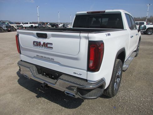 New 2026 GMC Sierra 1500 SLT image 4