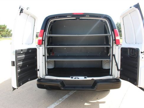 Used 2021 Chevrolet Express 2500 RWD image 8