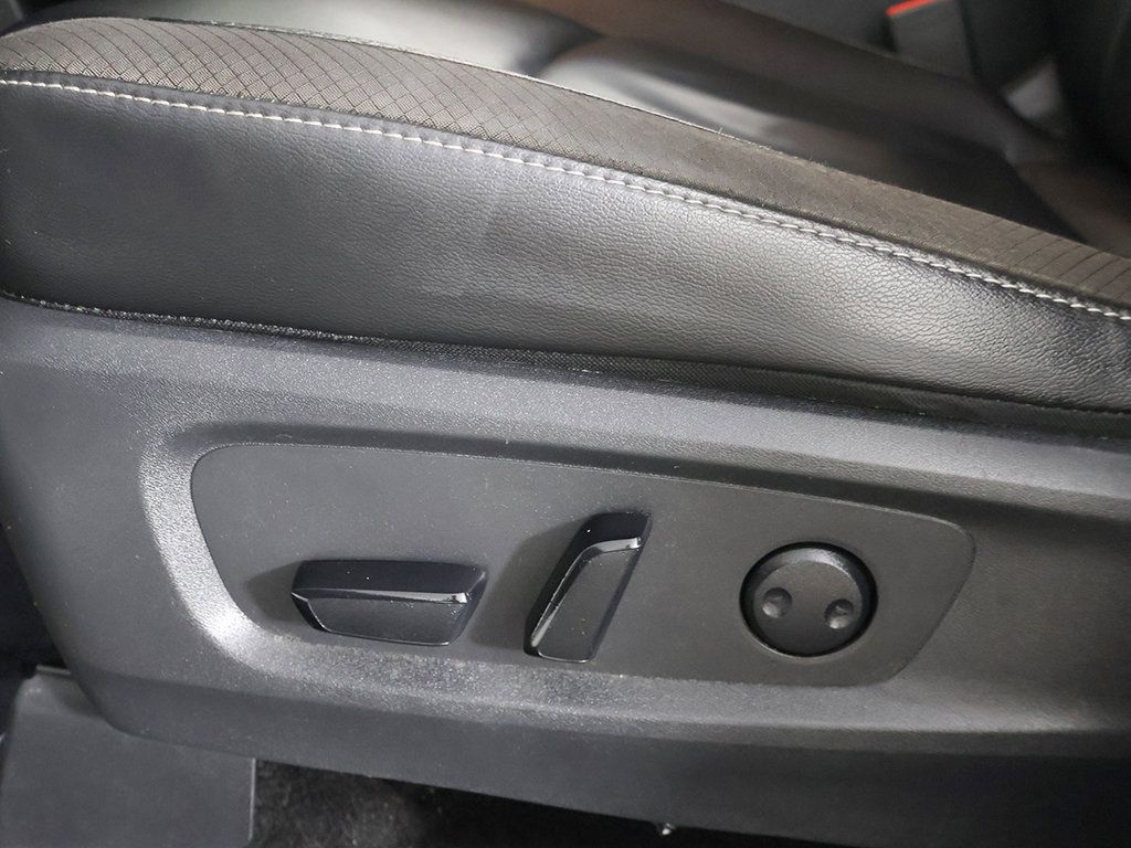 Used 2024 Nissan Pathfinder SL AWD/4WD image 33