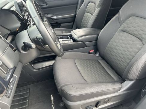 Used 2025 Nissan Pathfinder SV FWD image 21