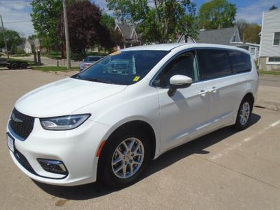 Used 2023 Chrysler Pacifica Touring-L