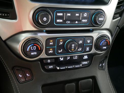 Used 2019 Chevrolet Tahoe LT w/ LT Signature Package AWD/4WD image 23