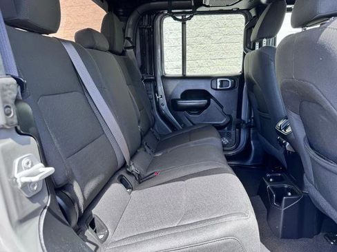 Used 2020 Jeep Gladiator Sport w/ Quick Order Package 24S AWD/4WD image 19