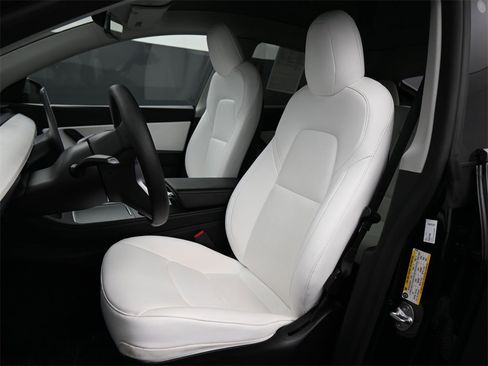 Used 2022 Tesla Model Y Performance image 13