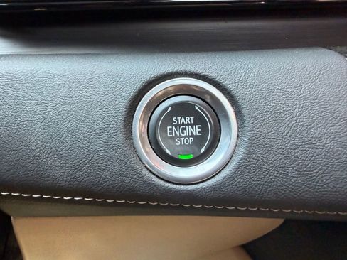 Used 2022 Cadillac Escalade Premium Luxury w/ Performance Package AWD/4WD image 20