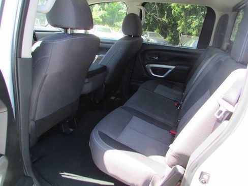 Used 2022 Nissan Titan SV RWD image 12